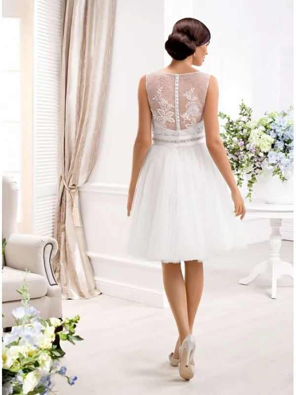 Abito da Sposa Corto con gonna in tulle e corpetto ricamato con cintura in vita