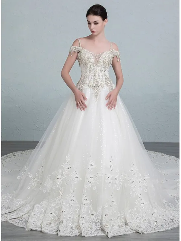 Abito da Sposa molto lavorato pieno di punti luce luminosi e gonna ampia