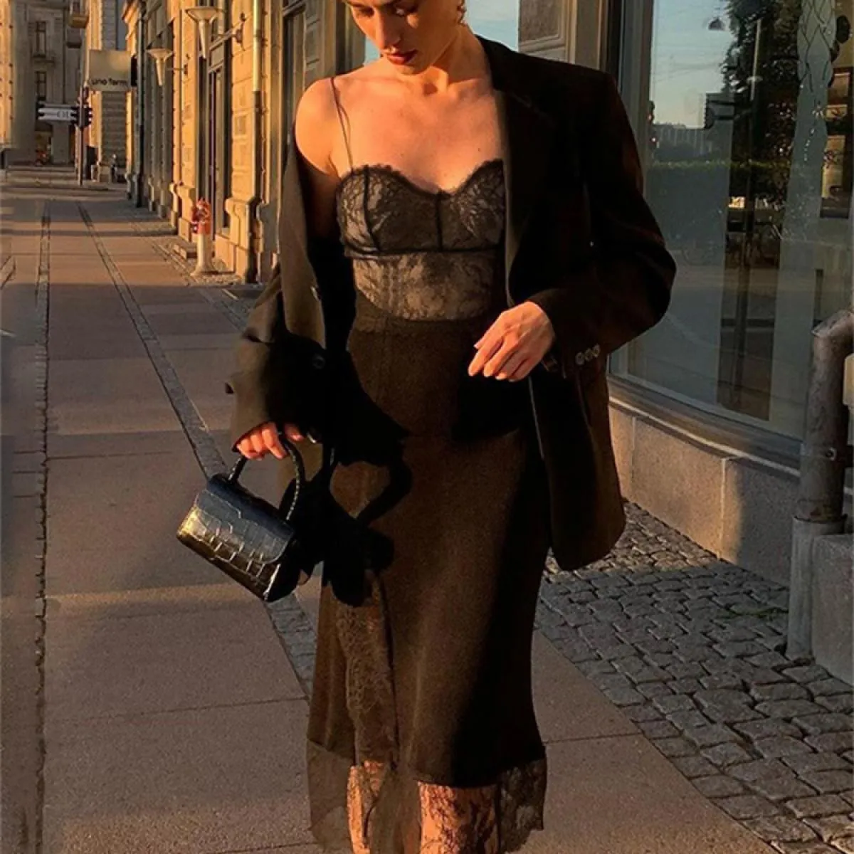 Abito midi patchwork in pizzo nero per donna Abito elegante trasparente senza spalline trasparente con spacco da donna D