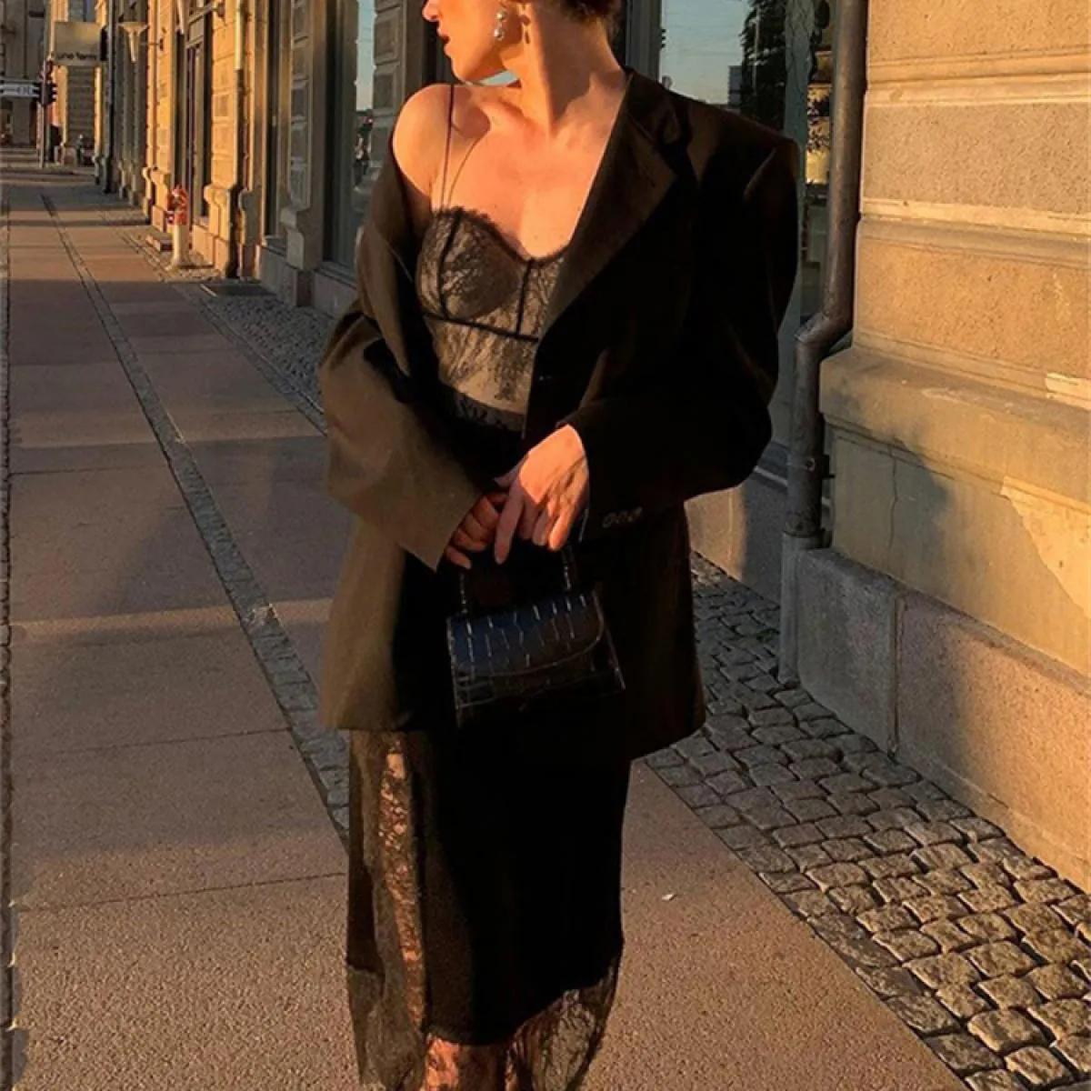 Abito midi patchwork in pizzo nero per donna Abito elegante trasparente senza spalline trasparente con spacco da donna D