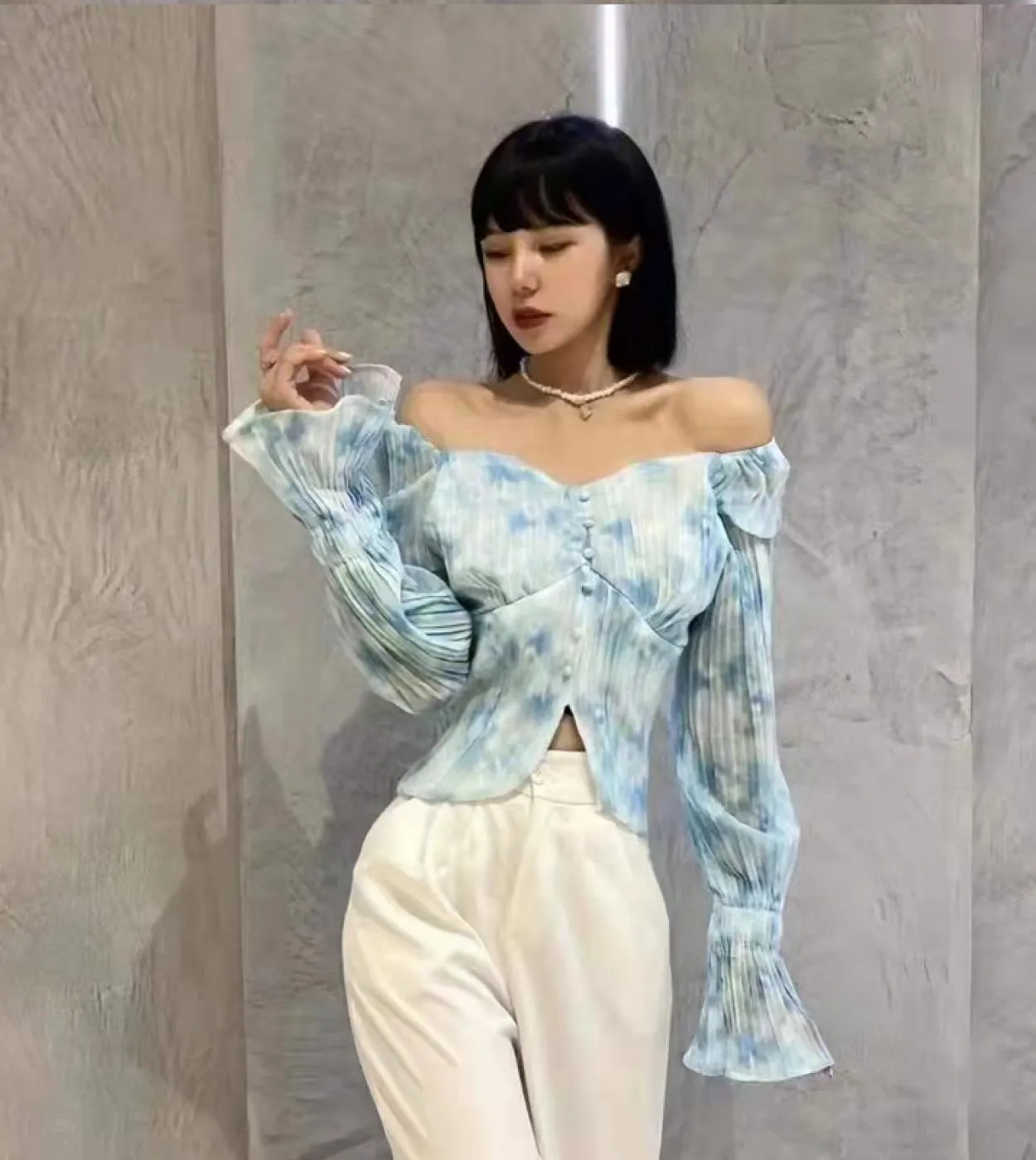 Camicetta in chiffon da donna con spalle scoperte alla moda, manica svasata, colletto quadrato, top corto, camicia con collo a p