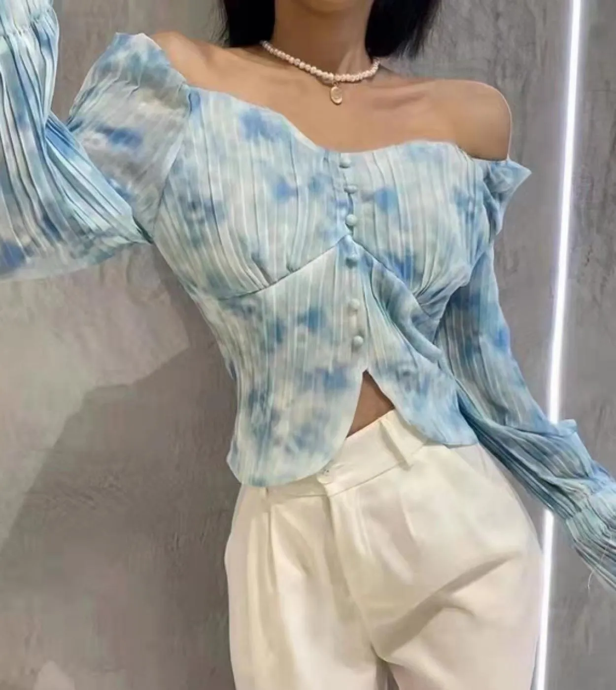 Camicetta in chiffon da donna con spalle scoperte alla moda, manica svasata, colletto quadrato, top corto, camicia con collo a p