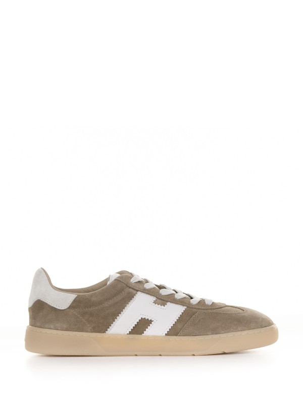 Cool sneakers in suede