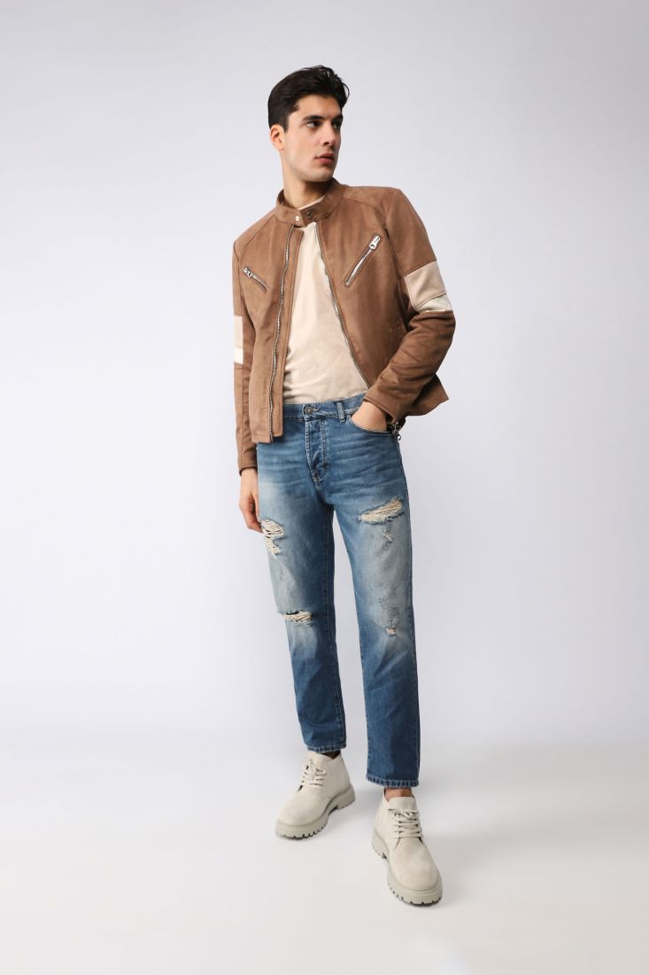 Jeans regular effetto délavé con abrasioni