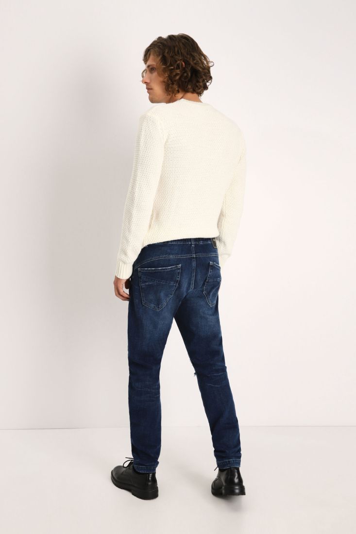 Jeans slim-fit con dettaglio strappi