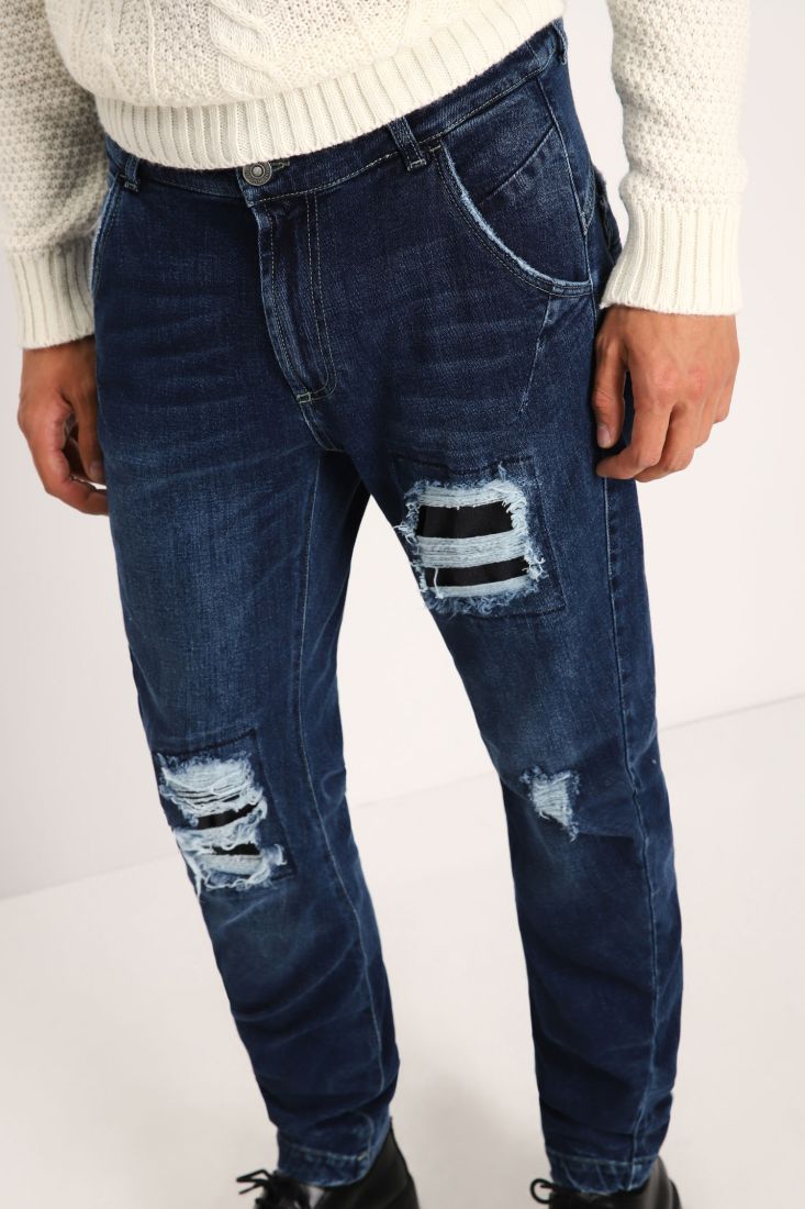 Jeans slim-fit con dettaglio strappi