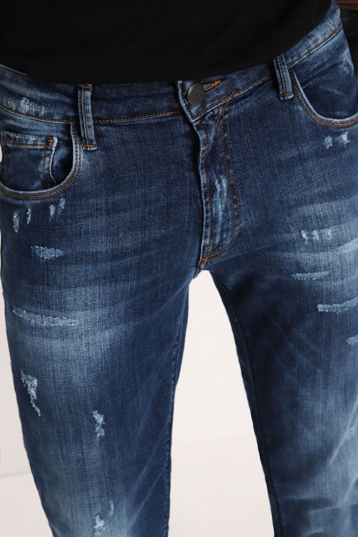 Jeans slim-fit effetto délavé con orli risvoltati