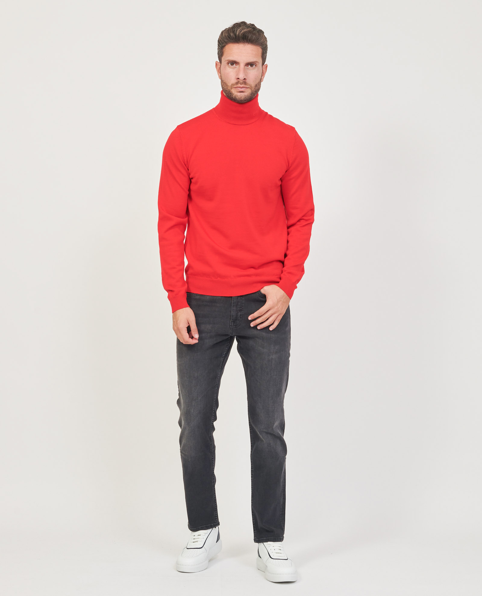 Maglione Hugo Boss slim fit a collo alto in lana vergine