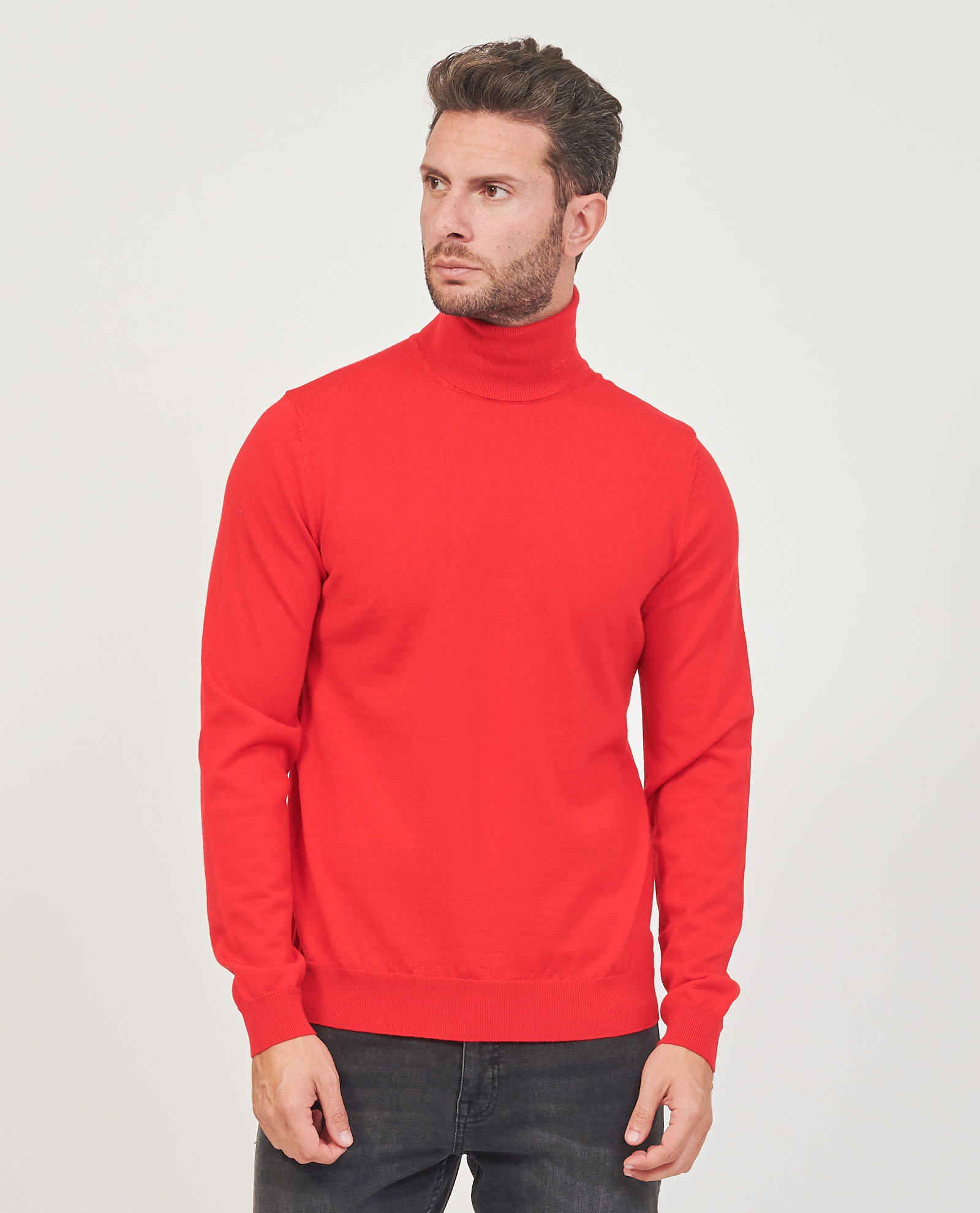 Maglione Hugo Boss slim fit a collo alto in lana vergine