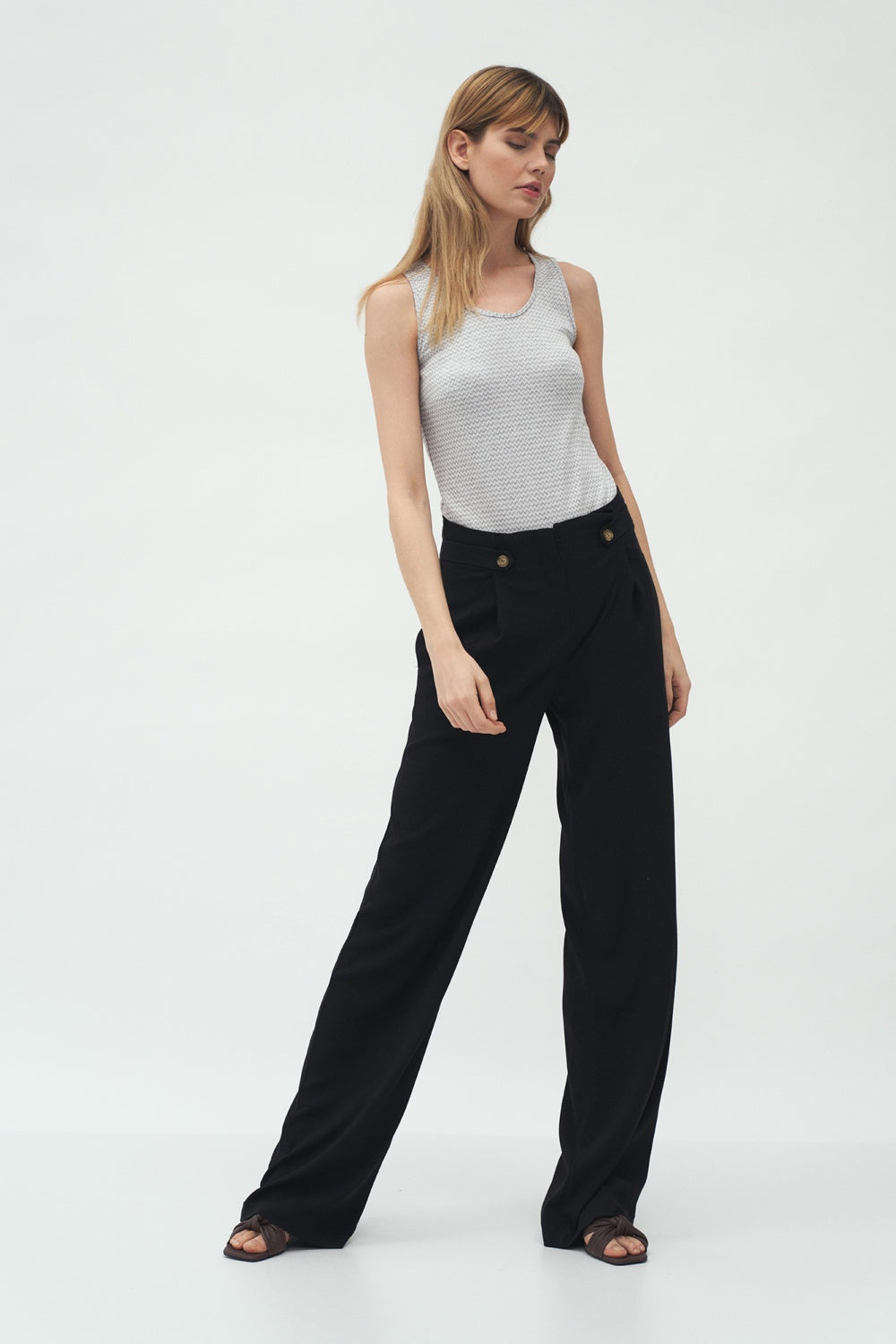 Pantaloni da donna model 153689 Nife