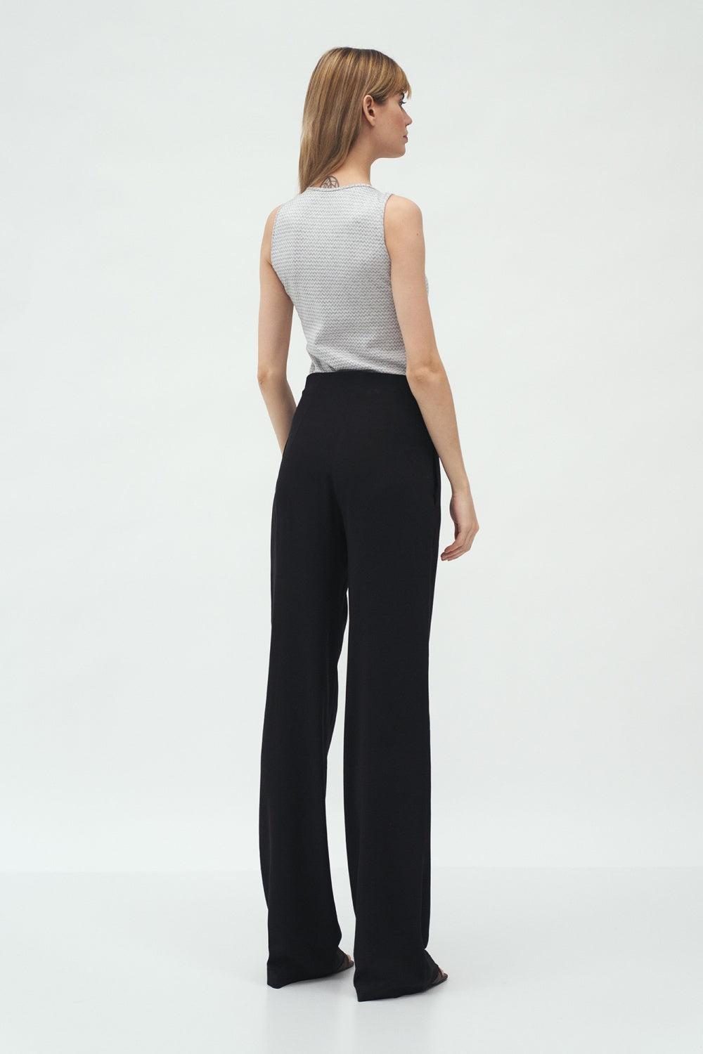 Pantaloni da donna model 153689 Nife