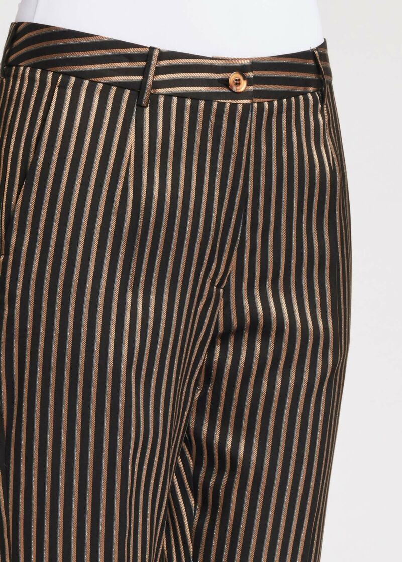 Pantaloni slim a righe