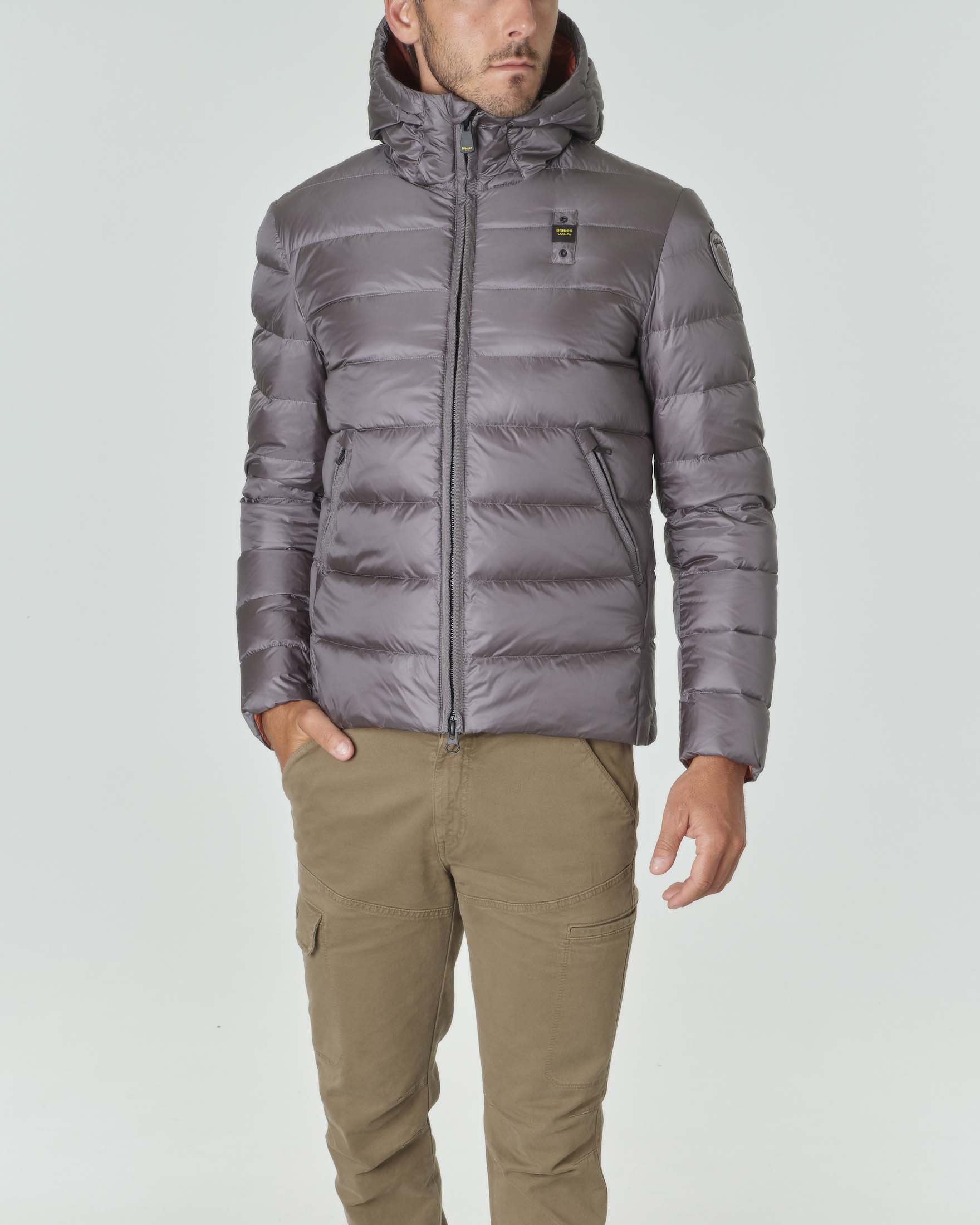 Piumino grigio in nylon opaco con cappuccio fisso e interno arancione