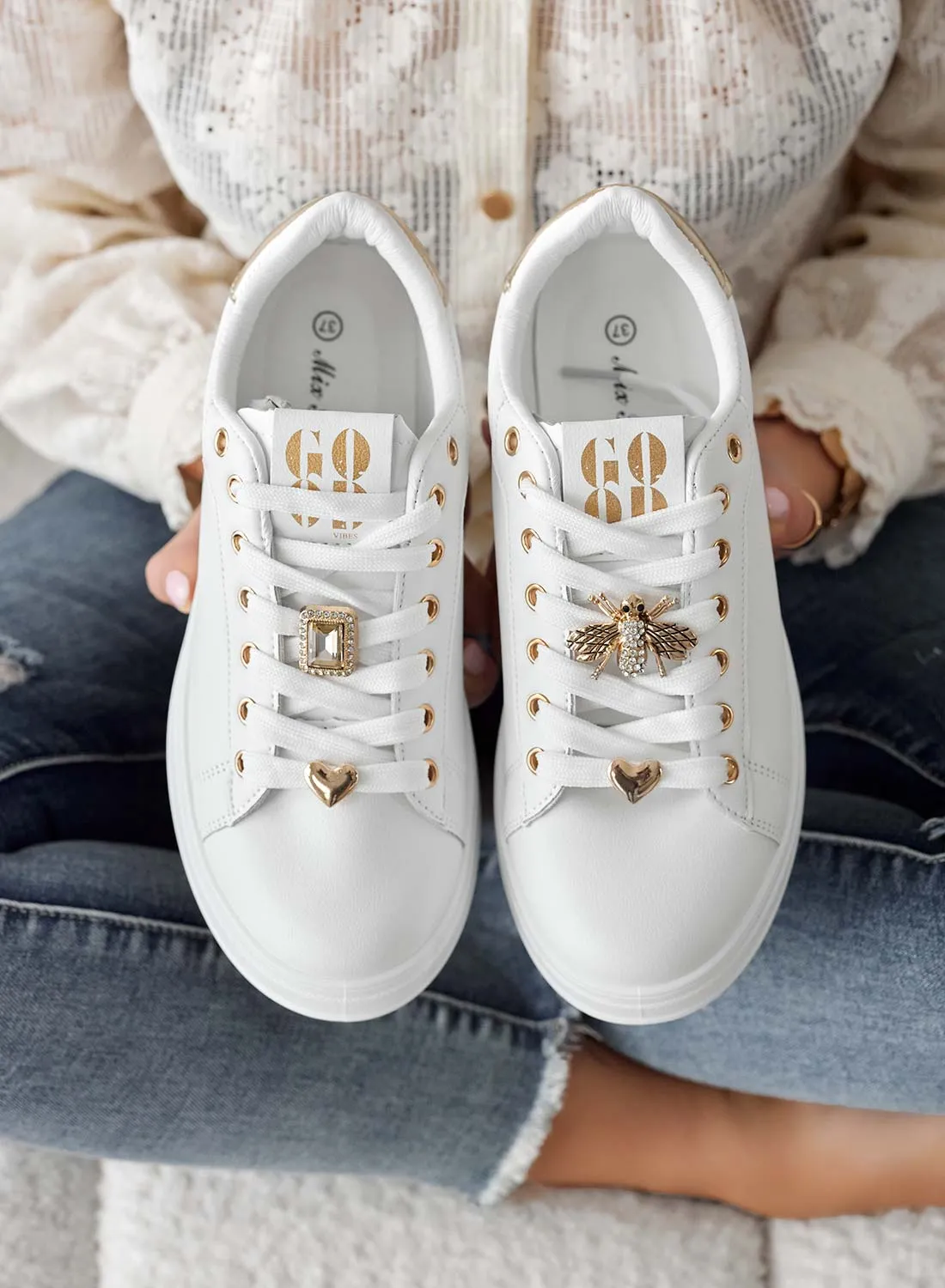 SABINA - Sneakers bianche con applicazioni gioiello e retro oro