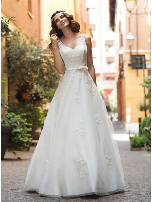 Vestito da Sposa Economico con Scollo a V gonna di Tulle e applicazioni di Pizzo