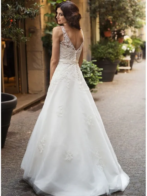 Vestito da Sposa Economico con Scollo a V gonna di Tulle e applicazioni di Pizzo