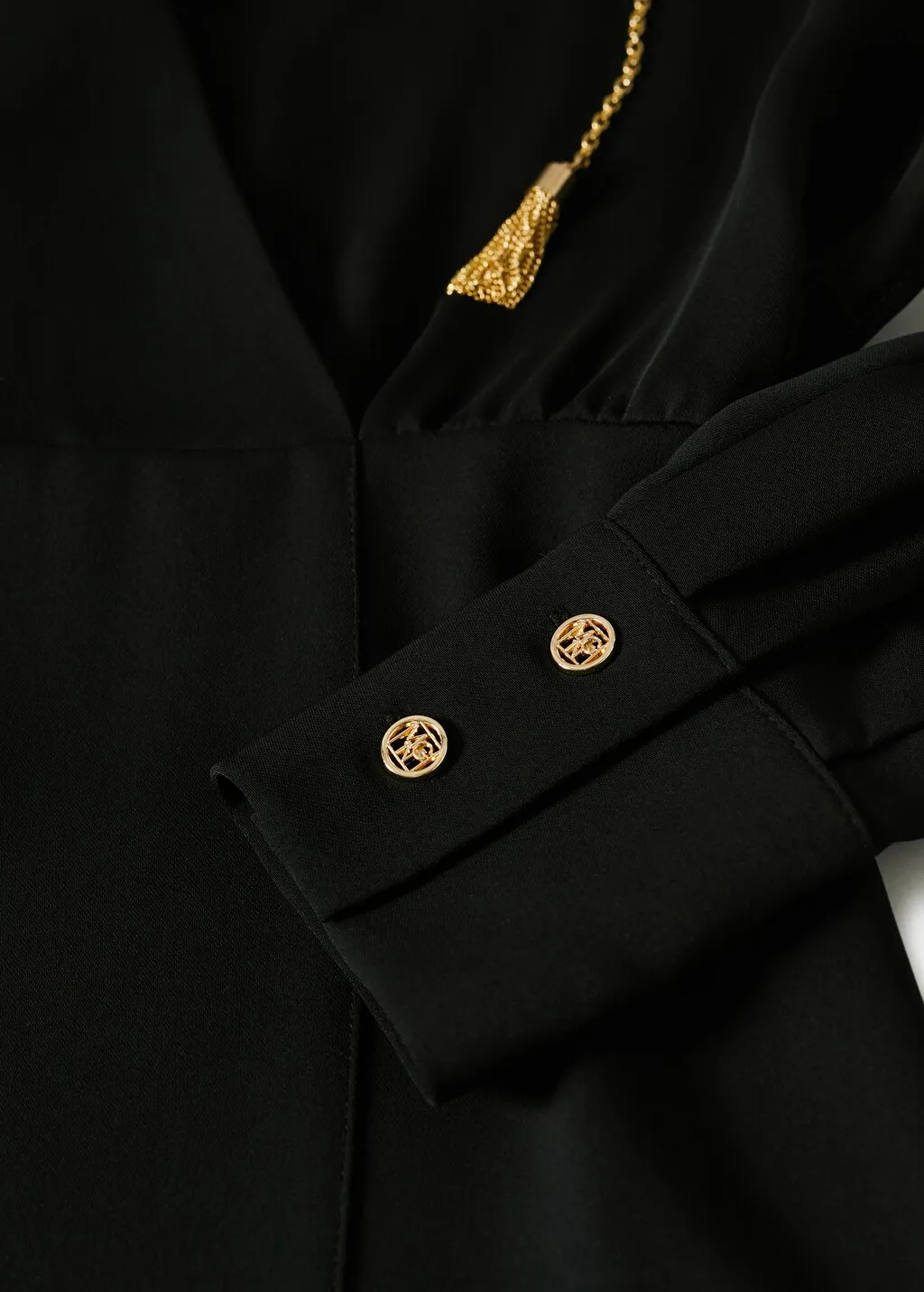 Vestito dettaglio catena